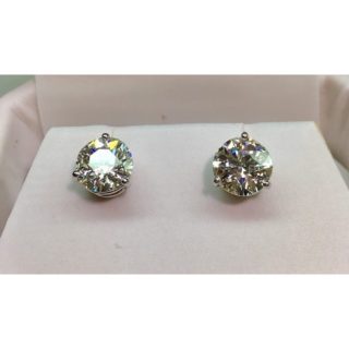 Diamond stud earrings