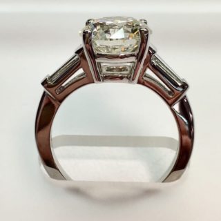 Round diamond ring