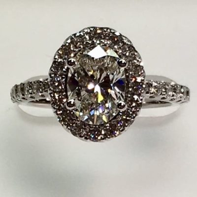 Oval halo engagement ring