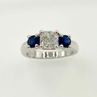 14k White gold cushion shaped diamond