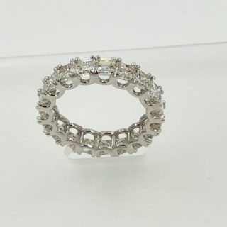 Square prong set ring