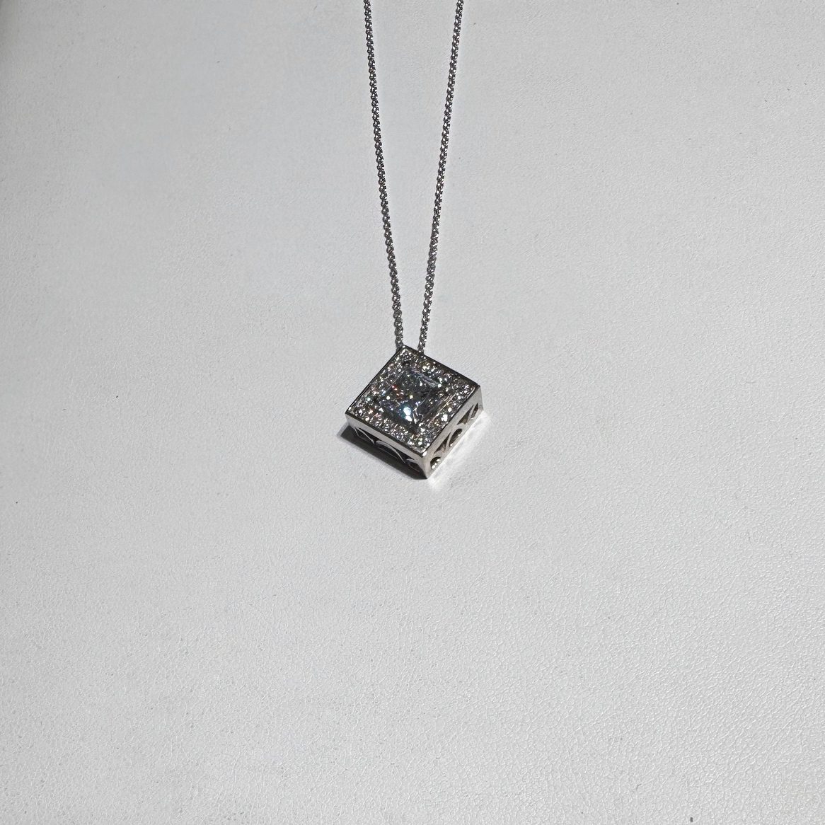 14k white gold center cut necklace